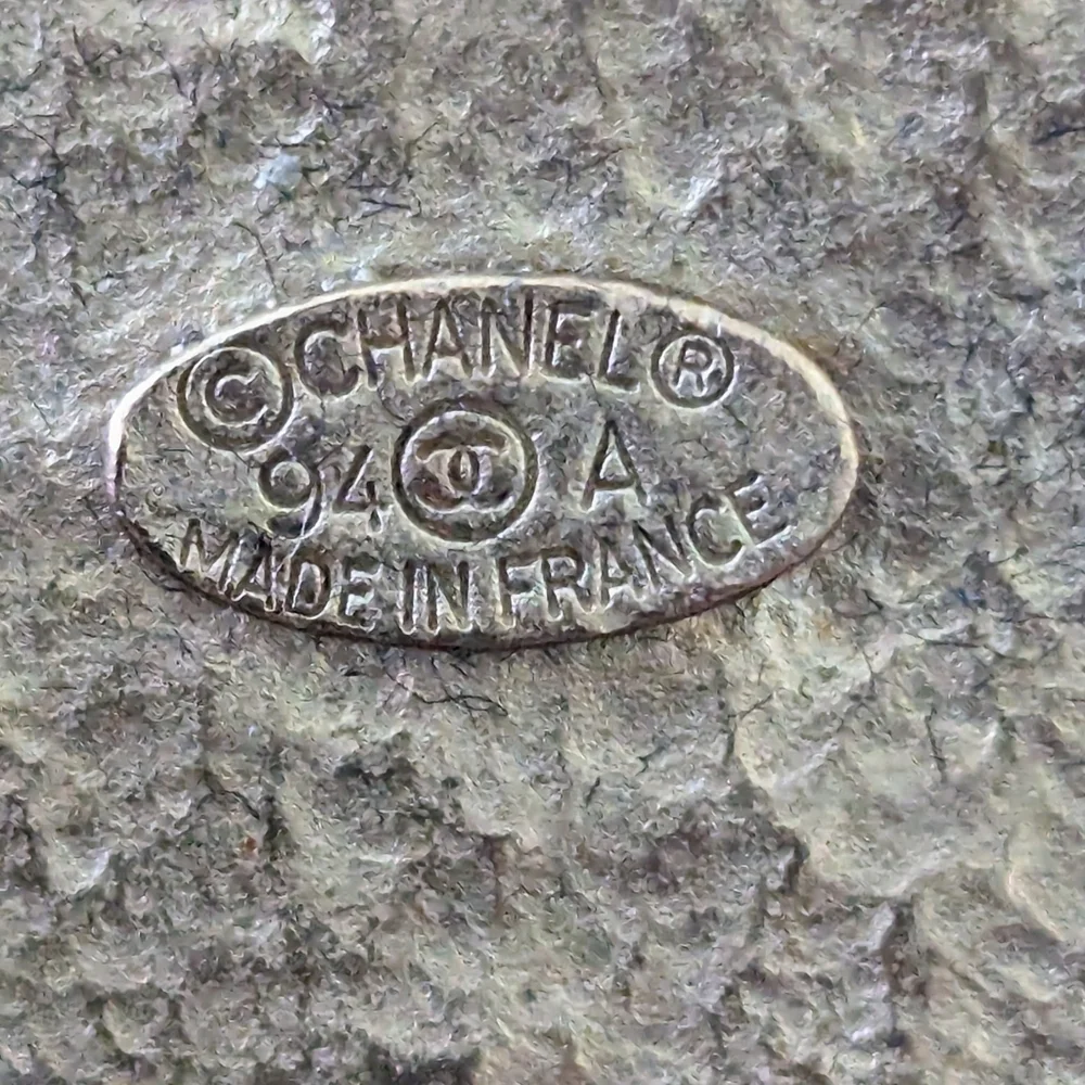 Vintage Chanel CC Medallion 94P brooch - Picture 5 of 10